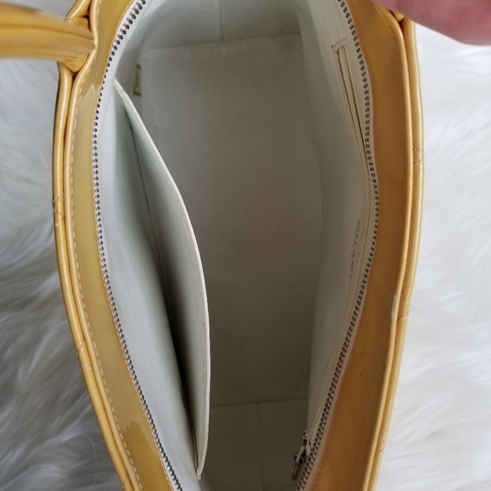 Chanel Medallion yellow silver patent leather tote - Picture 7 of 10